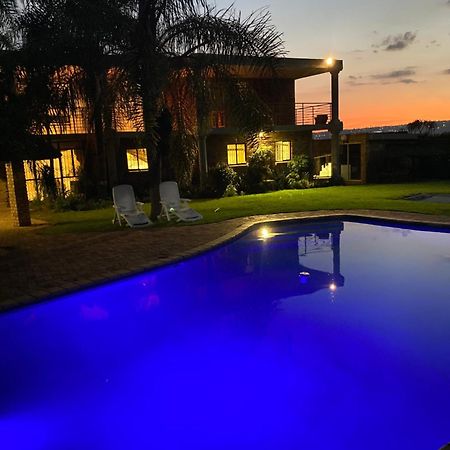 C And C Guest House/ Bed And Breakfast Pretoria Exterior photo