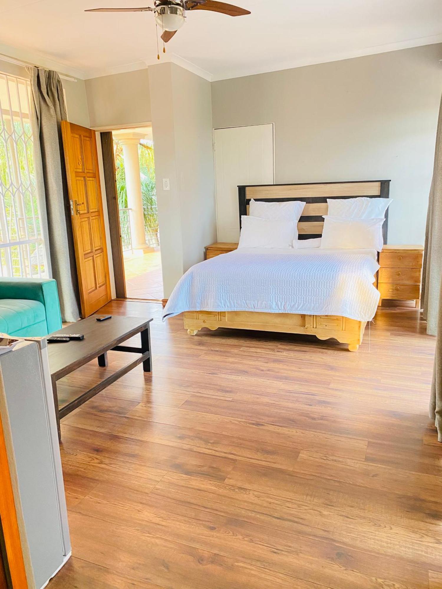 C And C Guest House/ Bed And Breakfast Pretoria Exterior photo